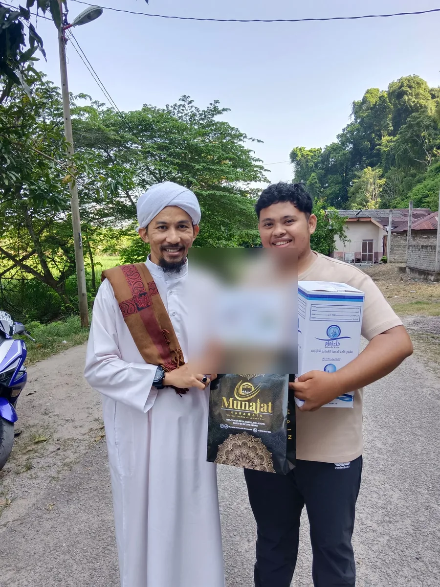 Momen penyerahan kepada pelanggan
