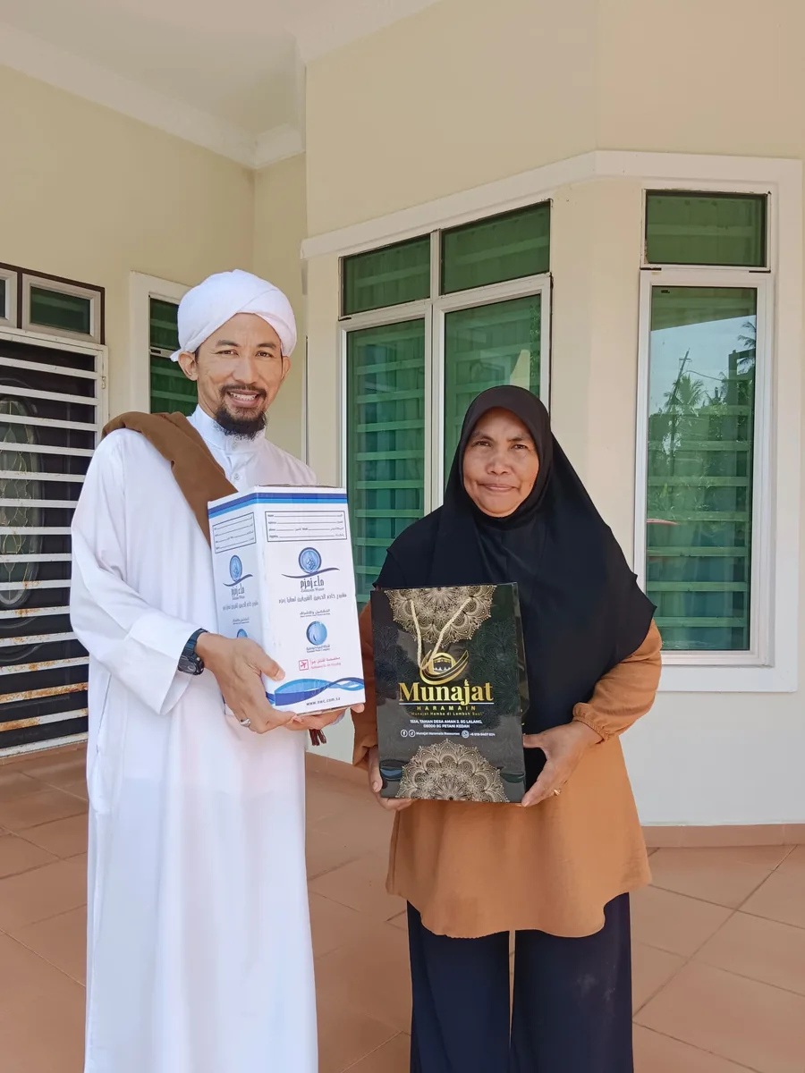Pelanggan menerima bahan berjenama Munajat Haramain